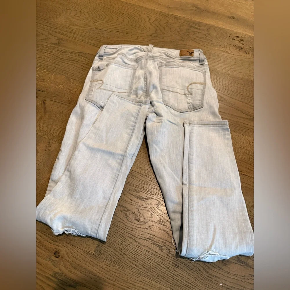American Eagle Women’s Distressed Jeans - Picture 4 of 5
